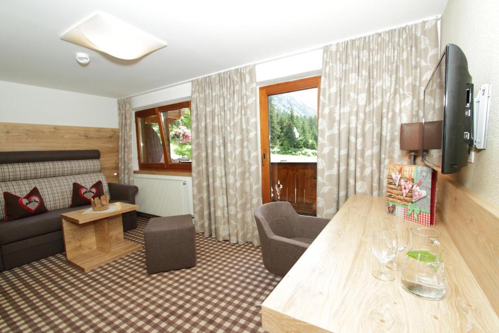 Hotel Sonnblick Sankt Leonhard im Pitztal Quarto foto
